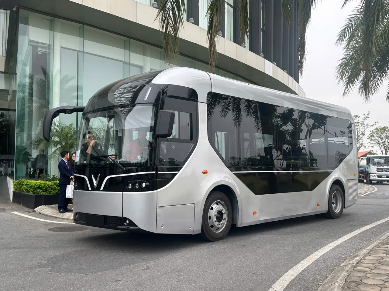 Group Transfer Phu Quoc | VinFast Electric Shuttle Bus Rental – EM TRIP
