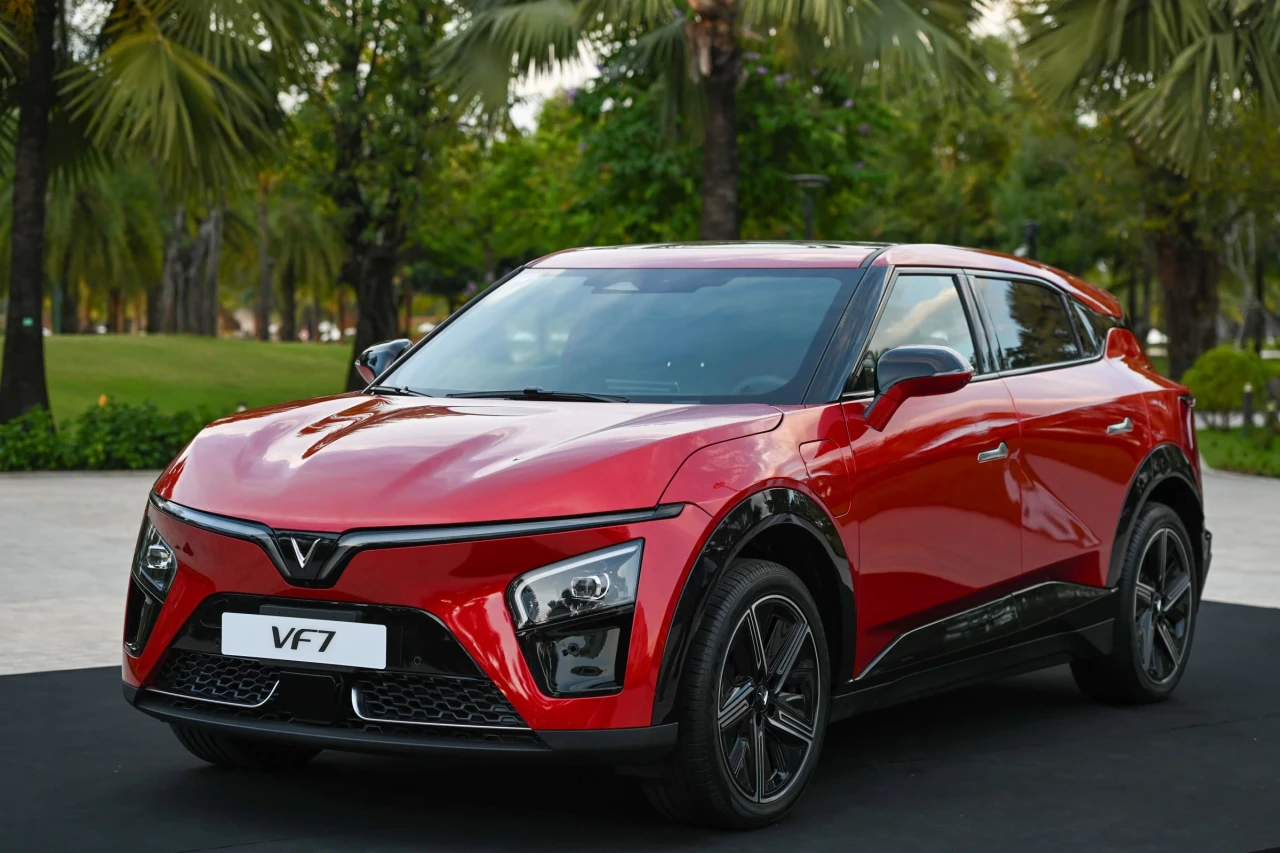 Private VinFast VF 7 Airport Transfer Phu Quoc | Modern EV Ride – EM TRIP