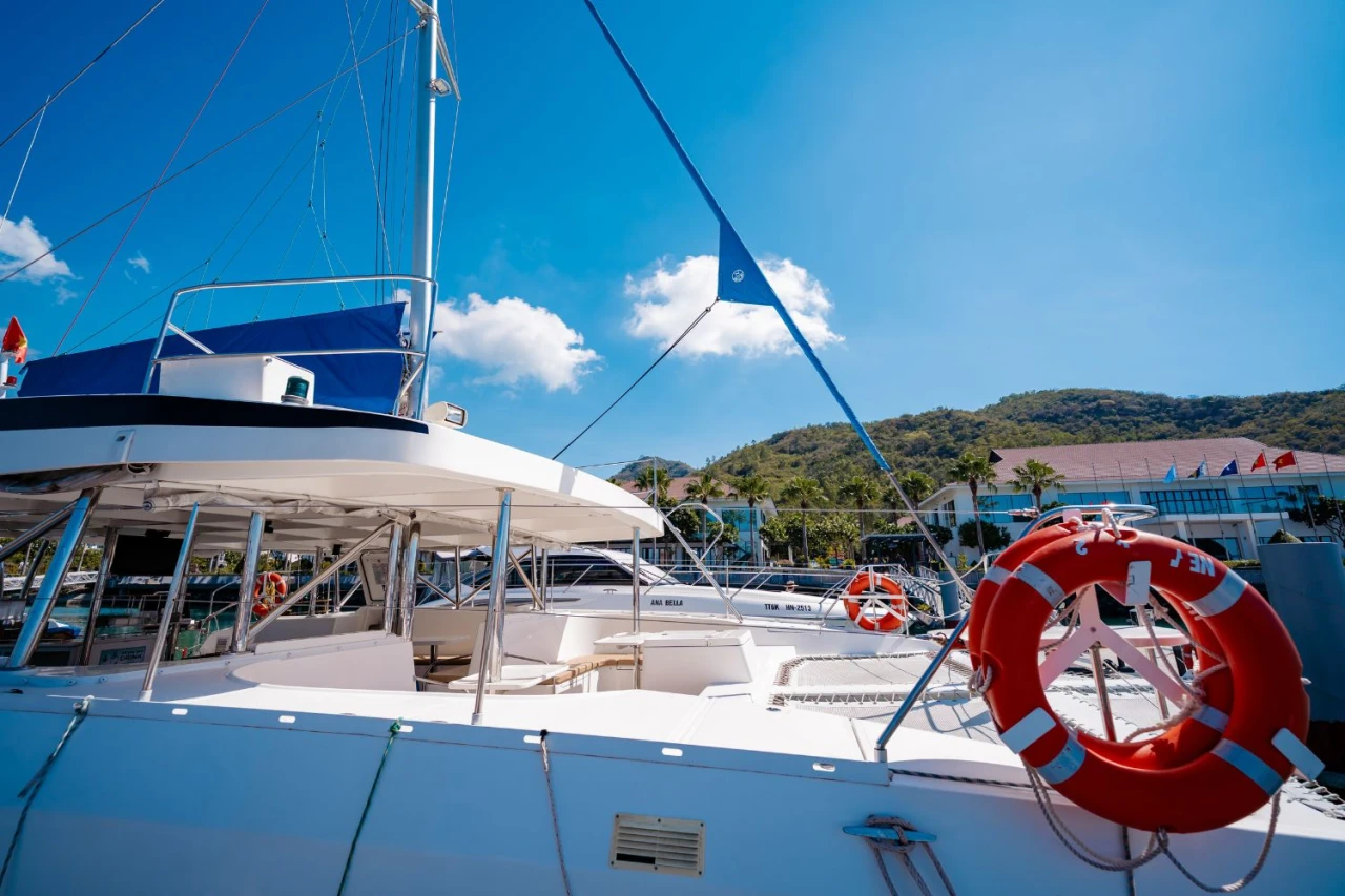 Sailing Yacht 1360 - Coral