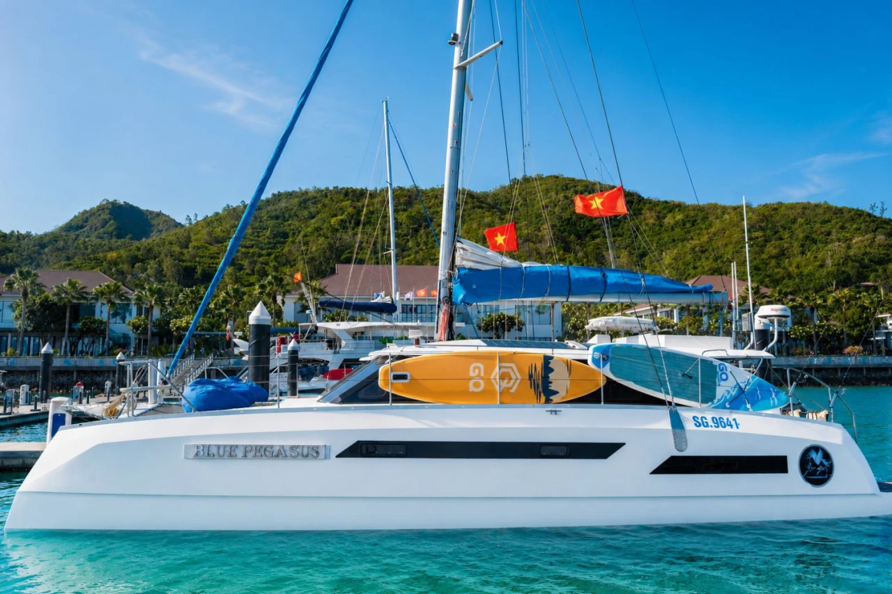 Sailing Yacht 1460 - Blue